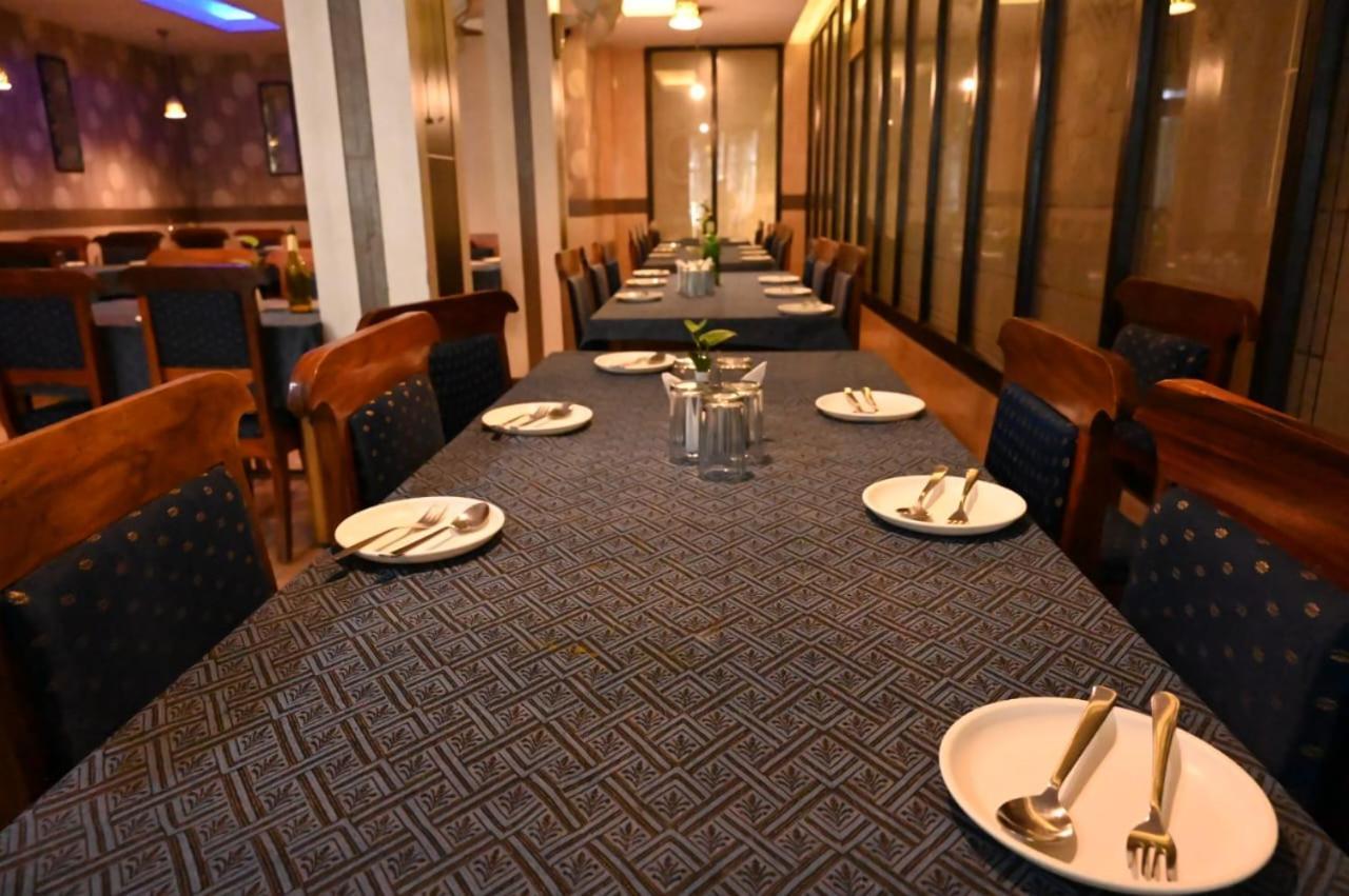 Blue Sea Hotel Порт Блеър Екстериор снимка