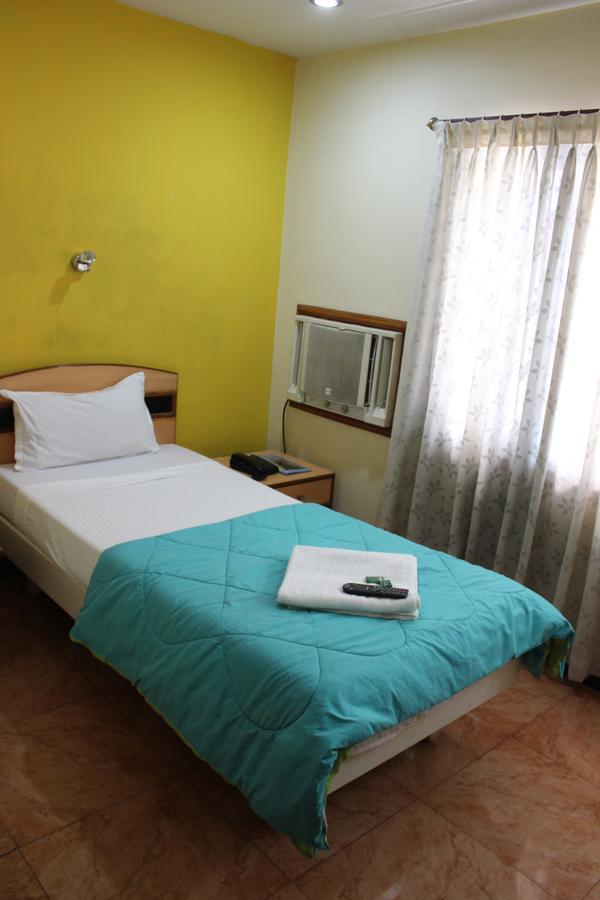 Blue Sea Hotel Порт Блеър Екстериор снимка